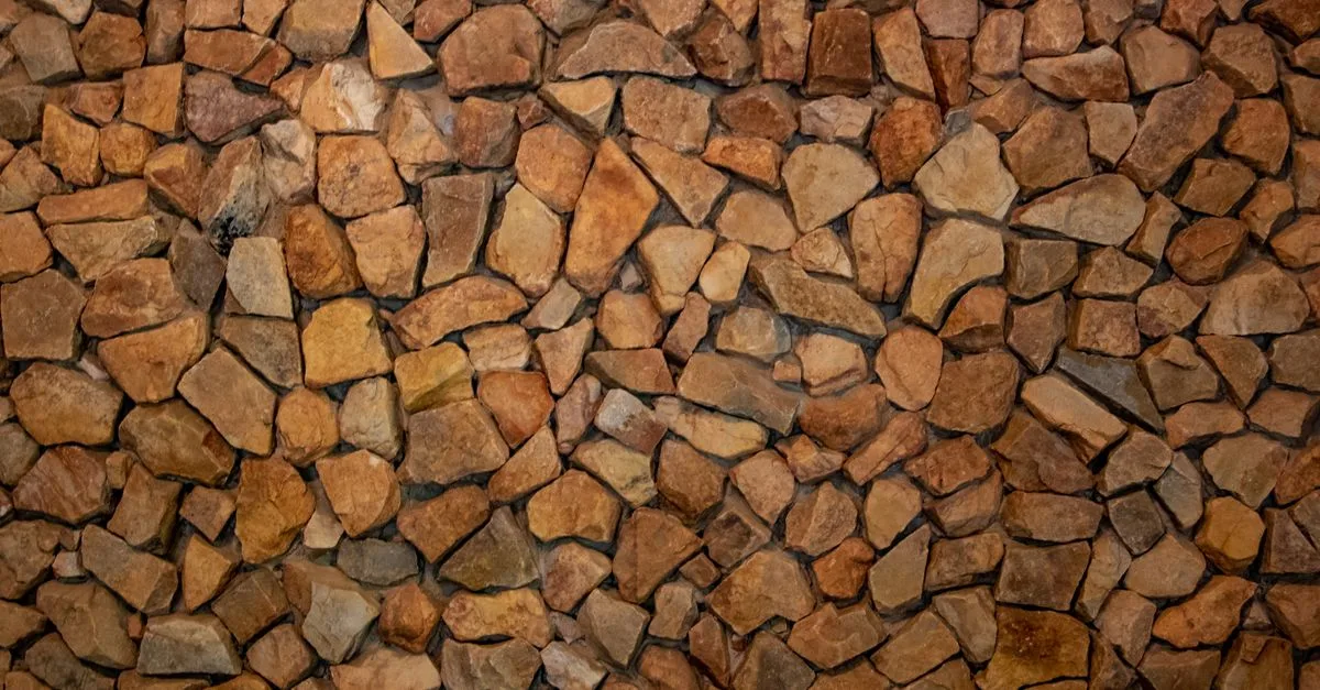 isolation des murs intérieurs en pierre : techniques efficaces pour prévenir l'humidité et protéger votre habitation.