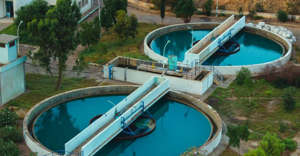 découvrez le traitement au salpêtre : méthode efficace pour éliminer l'humidité et les moisissures des murs, améliorant la qualité de votre habitat.