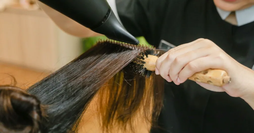 découvrez nos conseils et produits essentiels pour des soins capillaires adaptés à tous types de cheveux, pour une chevelure saine et éclatante.